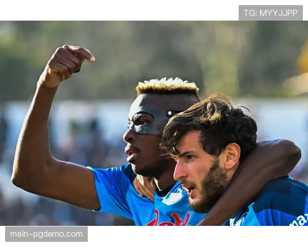 特写:斯佩齐亚门将扑出点球后,看台上患病小球迷的庆祝泪水 特写:斯佩齐亚门将扑出点球后,看台上患病小球迷的庆祝泪水
